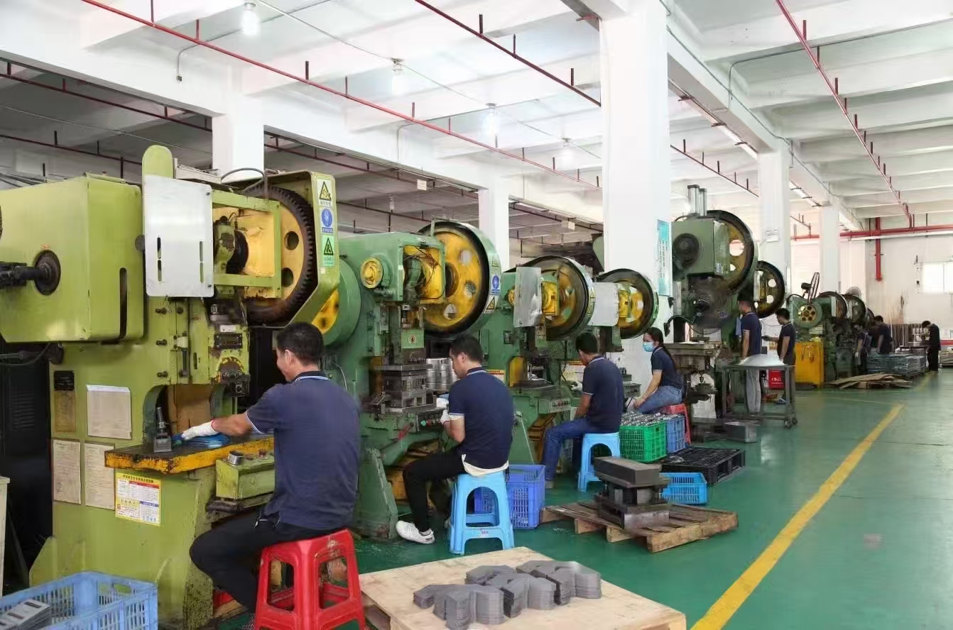 鵬豐精密-三個(gè)臺(tái)階拉伸模具